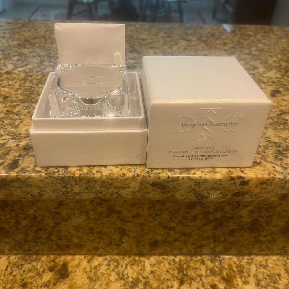 Deep Sea cosmetics Vitializing eye complex cream in box